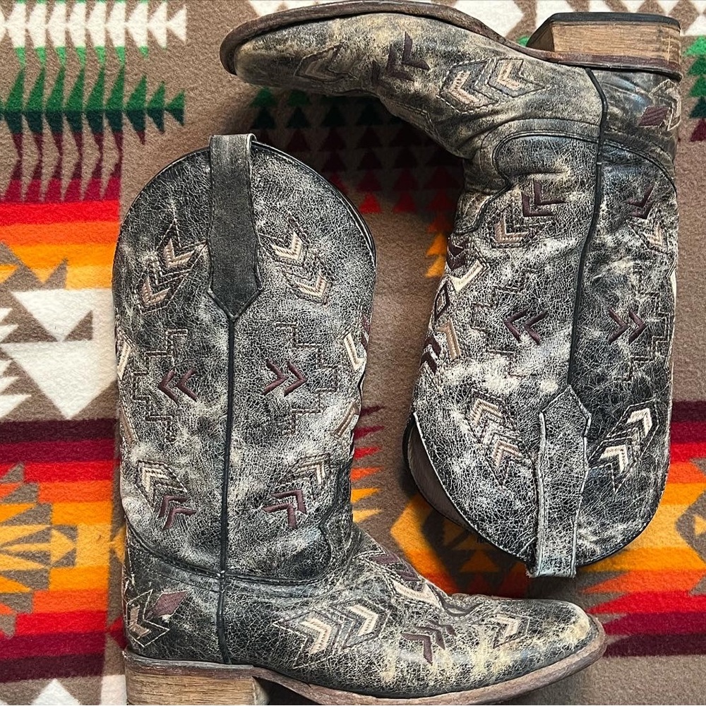 Womens circle g boots